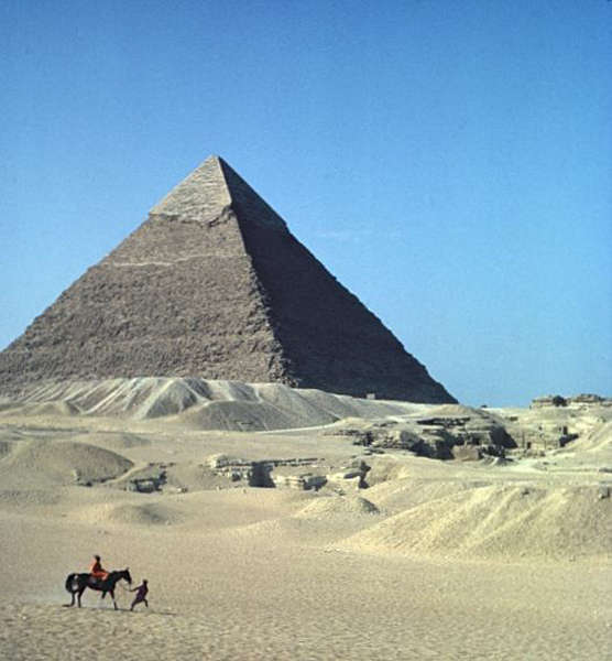 pyramid_with_horseman.jpg