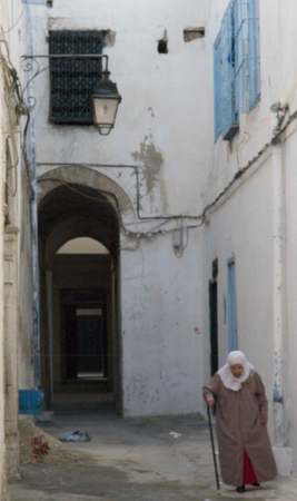 Making Her Way -
Tunis, Tunisia (2010) : The City : James Beyer Photography