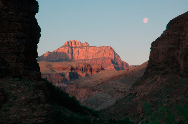 Moonset -
Grand Canyon, Arizona (2007) : Places : James Beyer Photography