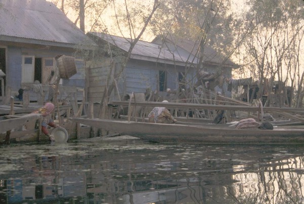 River to Dal Lake -
Srinigar, India (1986) : Places : James Beyer Photography