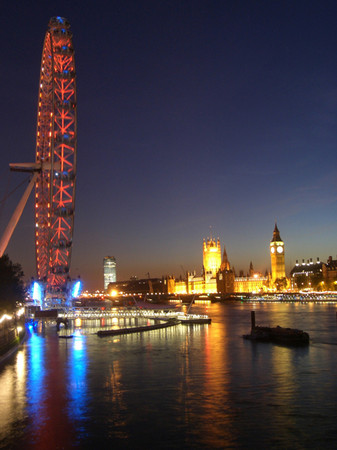 Nightime on the Thames -
London, England (2005) : The City : James Beyer Photography